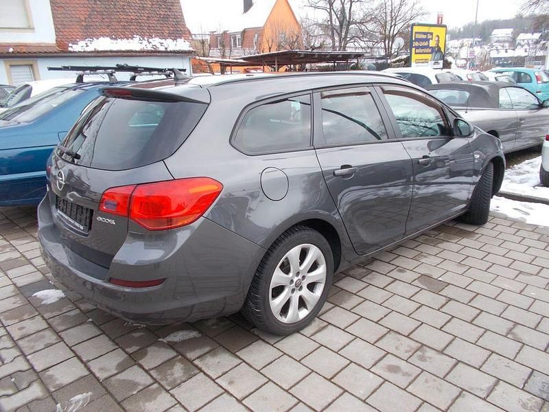 Gebraucht Opel Astra 140 PS (102 kW) 2012 Grau Kombi