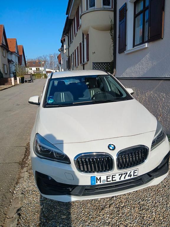 Weiß Gebraucht 2019 BMW 225 Active Tourer iPerformance Van / Kleinbus | 17.000 € (Guter Preis) - Bild 1/3
