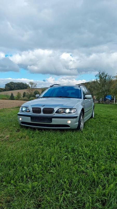 Silber Gebraucht 2001 BMW 330 Kombi | 4.800 € (Superpreis) - Bild 1/4