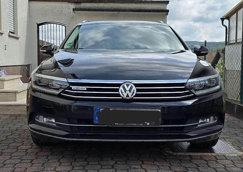 Schwarz Gebraucht 2014 VW Passat Highline Kombi | 18.199 € (Teuer) - Bild 1/4