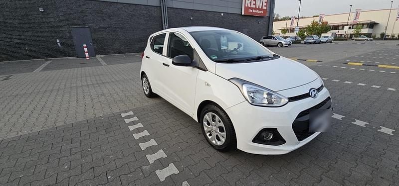 Gebraucht Hyundai i10 69 PS (50 kW) 2014 Weiß Kleinwagen
