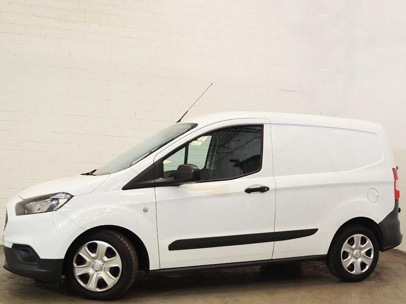 Gebraucht Ford Tourneo Courier 75 PS (55 kW) 2020 Weiß Van / Kleinbus