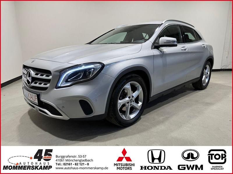 Grau Gebraucht 2017 Mercedes GLA200 Business SUV | 20.950 € (Fairer Preis) - Bild 1/4
