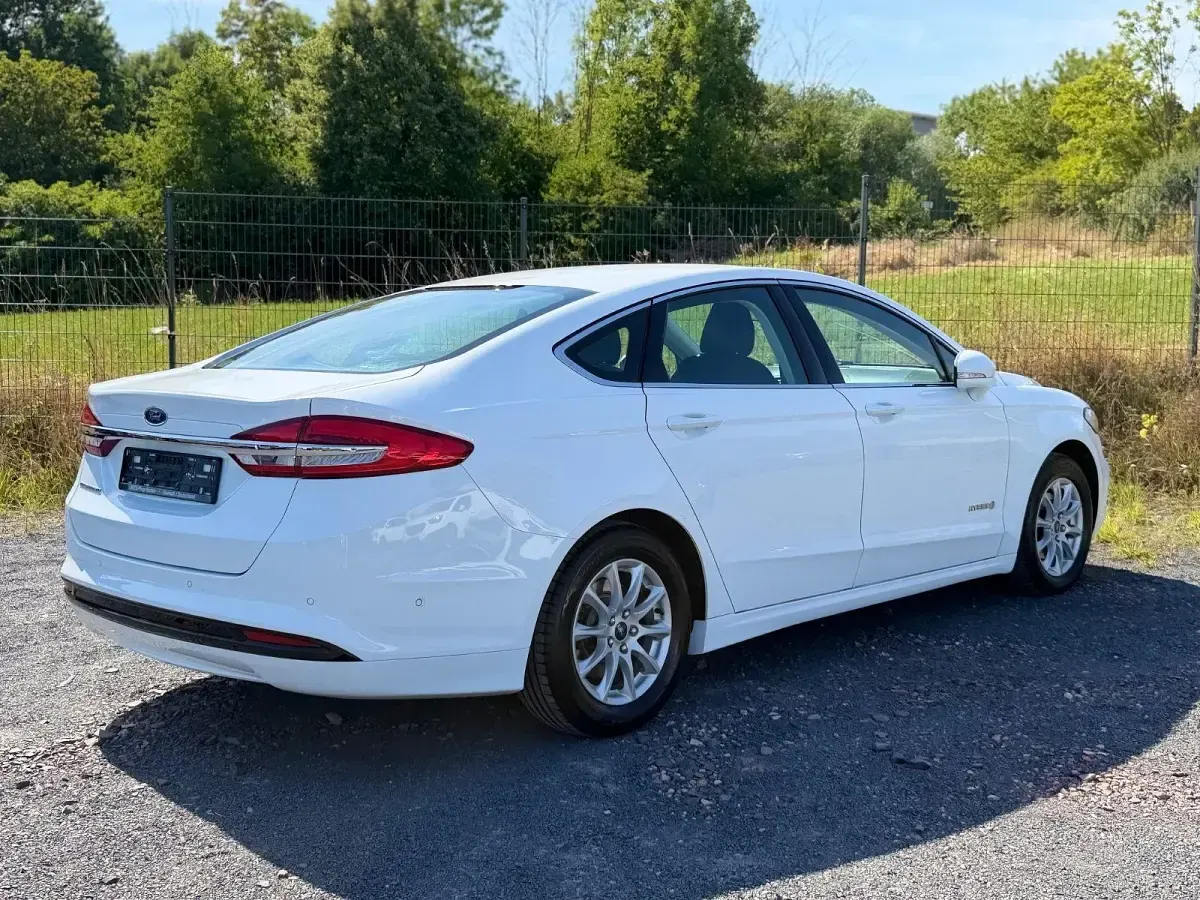 Gebraucht Ford Mondeo 140 PS (102 kW) 2019 Weiß Limousine