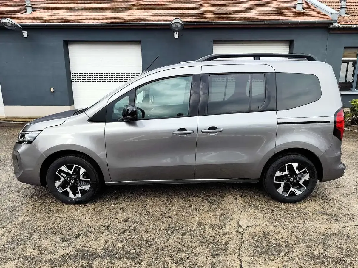 Neu Nissan Townstar 360º 131 PS (96 kW) 2026 Gris cassiopee Van / Kleinbus