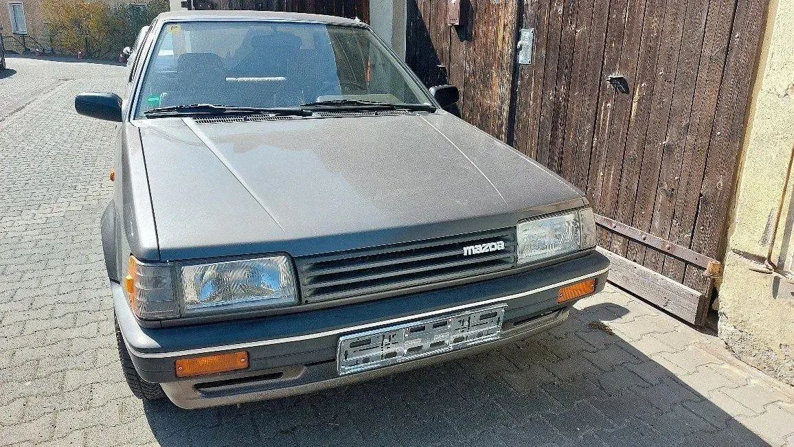 Gebraucht Mazda 323 54 PS (39 kW) 1985 Grau Limousine
