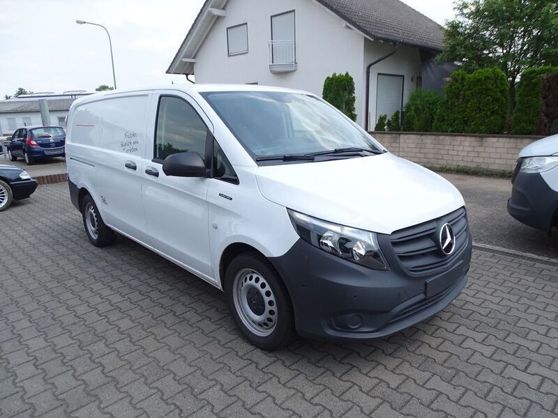 Weiß Gebraucht 2022 Mercedes e-Vito Van / Kleinbus | 19.990 € (Fairer Preis) - Bild 1/4