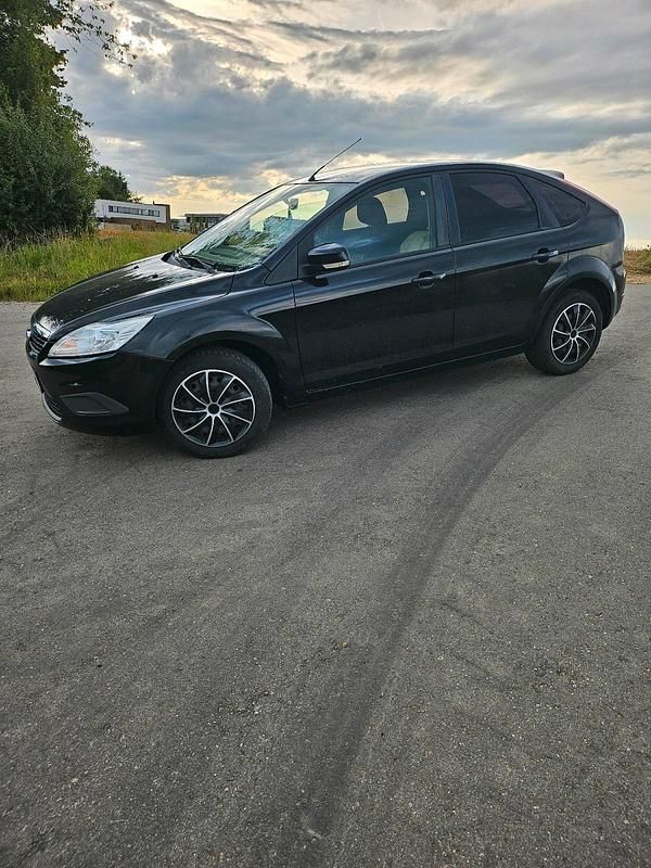 Schwarz Gebraucht 2009 Ford Focus Limousine | 1.999 € (Fairer Preis) - Bild 1/4