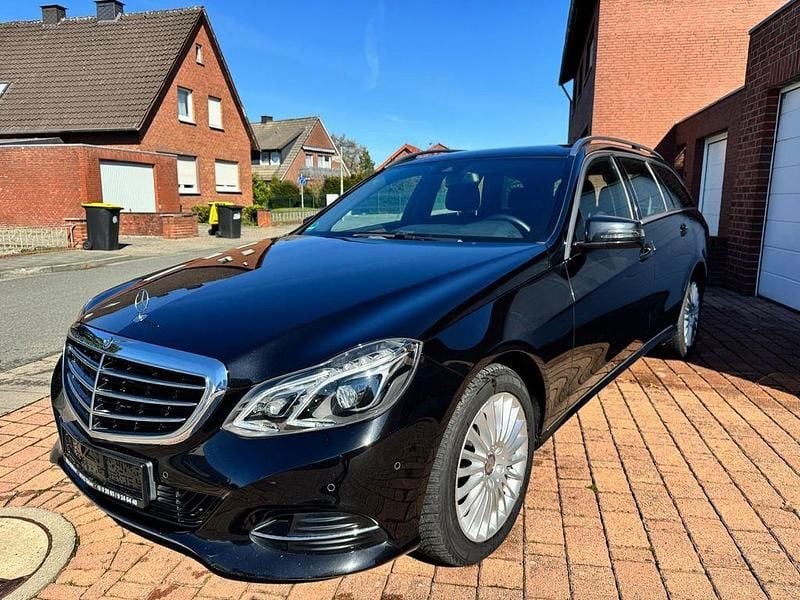 Gebraucht Mercedes E200 Elegance 136 PS (100 kW) 2014 Schwarz Kombi