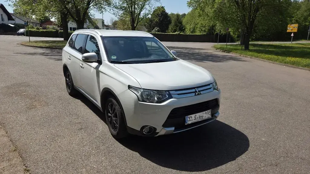 Gebraucht Mitsubishi Outlander Diamant Edition 150 PS (110 kW) 2015 Weiß SUV
