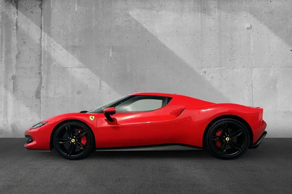 Gebraucht Ferrari 296 829 PS (609 kW) 2023 Rosso scuderia Coupé