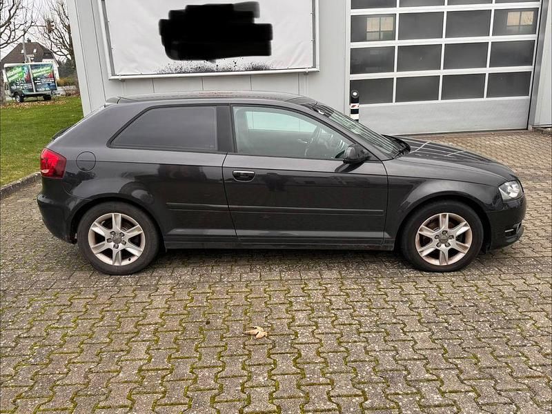 Grau Gebraucht 2011 Audi A3 Ambiente Coupé | 6.000 € (Fairer Preis) - Bild 1/4