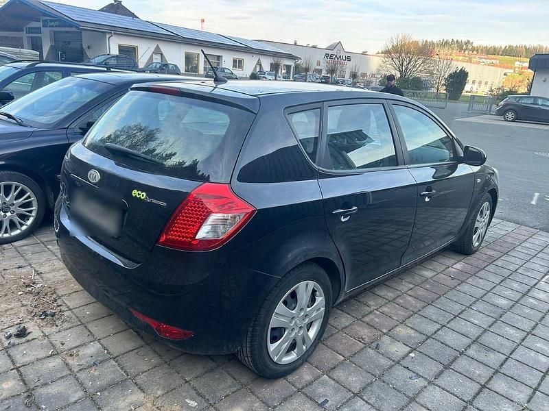 Second-hand Kia Ceed 90 CP (66 kW) 2011 Negru Hatchback