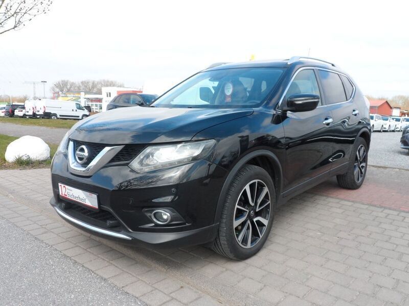 Schwarz Gebraucht 2015 Nissan X-Trail Tekna SUV | 12.990 € (Fairer Preis) - Bild 1/4
