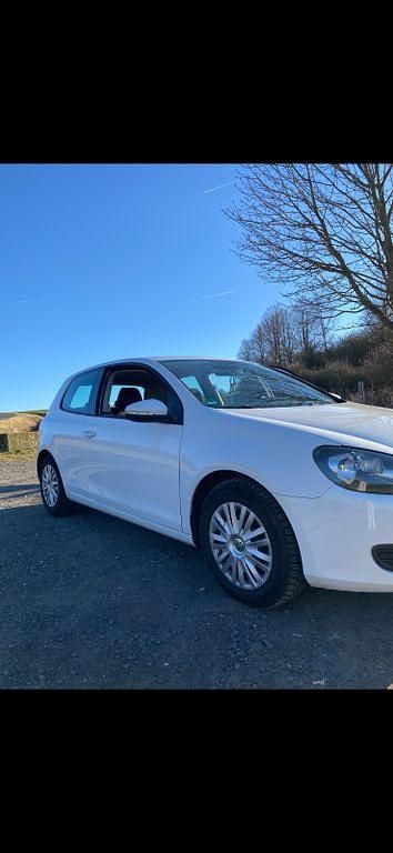 Gebraucht VW Golf VI Style 80 PS (58 kW) 2010 Weiß Kleinwagen