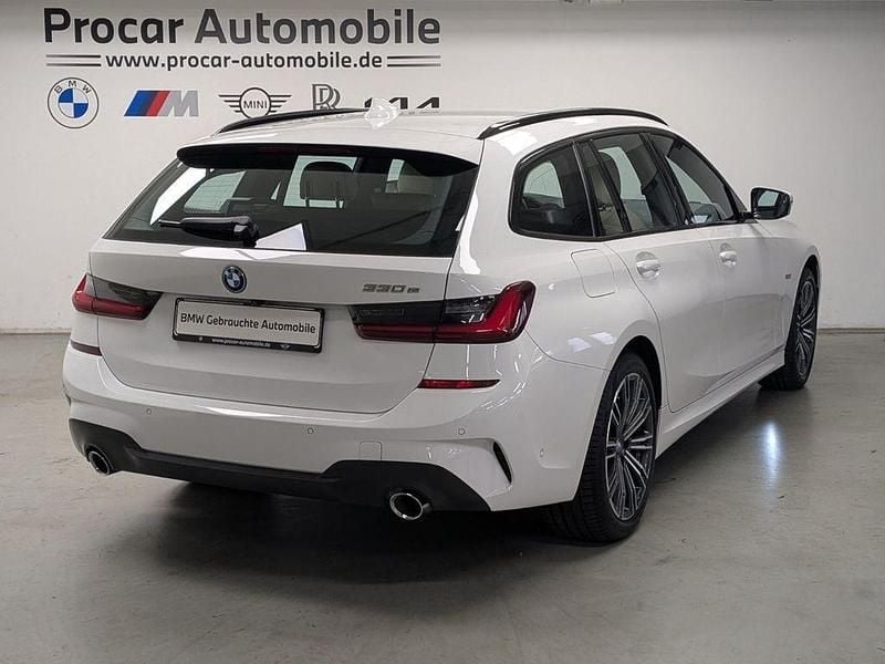 Gebraucht BMW 330e M Sport 292 PS (214 kW) 2022 Weiß Kombi