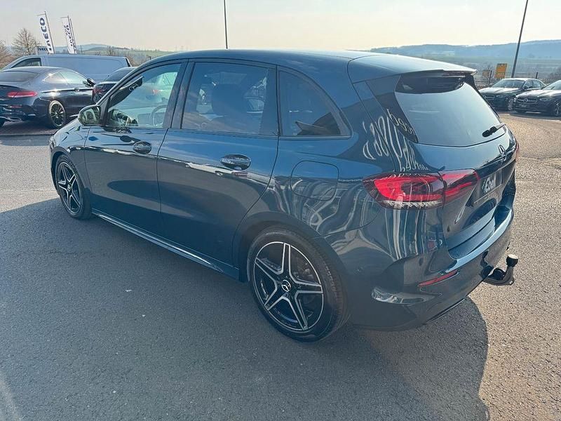 Gebraucht Mercedes B200 AMG 150 PS (110 kW) 2020 Blau Van / Kleinbus