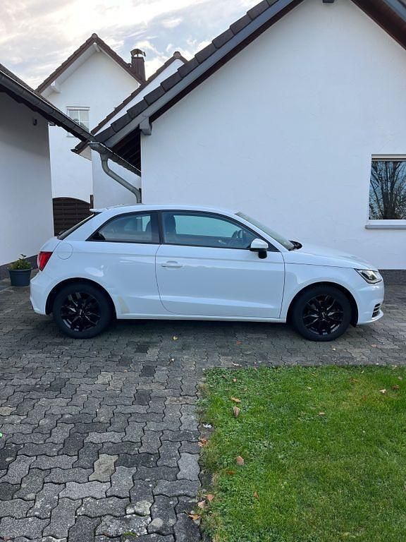Gebraucht Audi A1 Ambiente 90 PS (66 kW) 2016 Weiß Kleinwagen