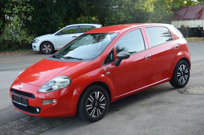 Rot Gebraucht 2016 Fiat Punto Kleinwagen | 6.900 € (Fairer Preis) - Bild 1/4