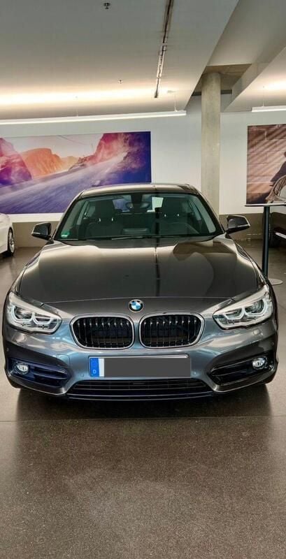 Grau Gebraucht 2018 BMW 120 Sport Line Kleinwagen | 16.000 € (Fairer Preis) - Bild 1/4