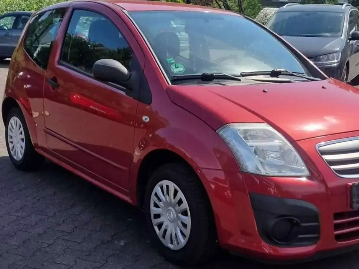 Gebraucht Citroën C2 Tonic 60 PS (44 kW) 2009 Farbe luziferrot/metallic Kleinwagen