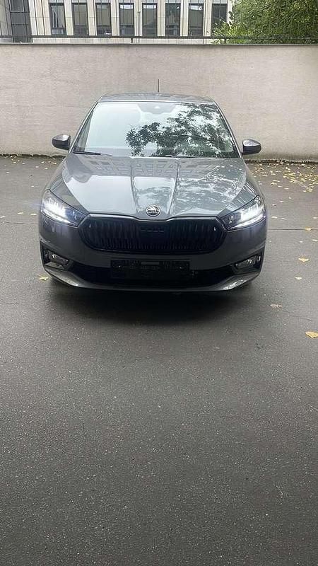 Silber Gebraucht 2024 Skoda Fabia Ambition Kleinwagen | 17.990 € (Superpreis) - Bild 1/4