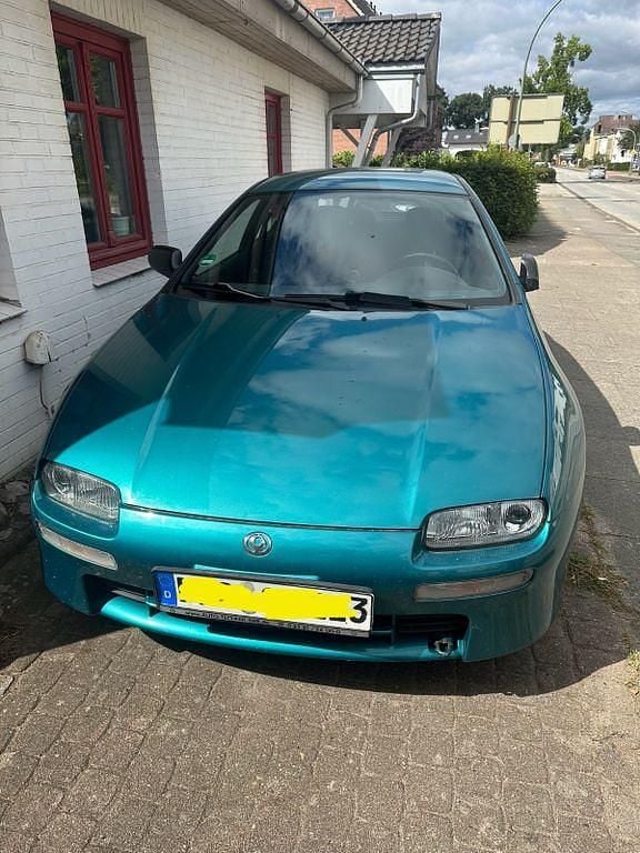 Grün Gebraucht 1996 Mazda 323F Limousine | 1.500 € (Fairer Preis) - Bild 1/4