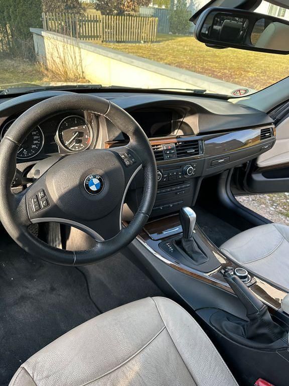 Gebraucht BMW 330 245 PS (180 kW) 2012 Schwarz Kombi