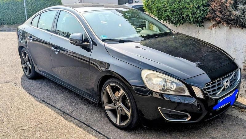 Schwarz Gebraucht 2012 Volvo S60 Momentum Limousine | 4.850 € (Superpreis) - Bild 1/4