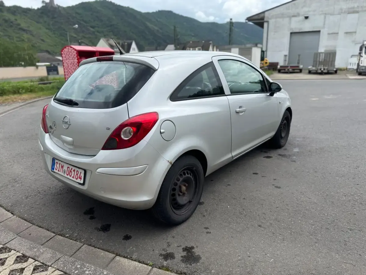 Gebraucht Opel Corsa Edition 80 PS (58 kW) 2008 Silber Kleinwagen