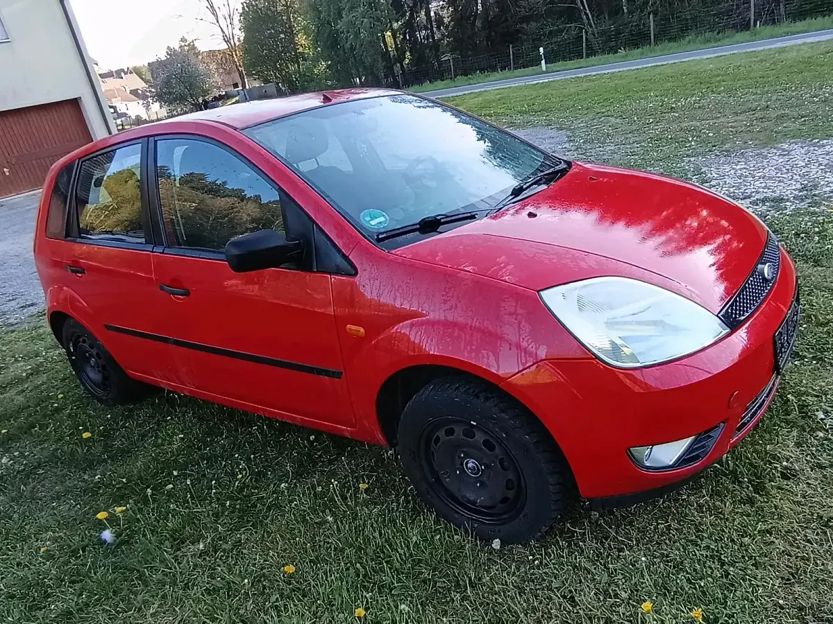 Second-hand Ford Fiesta 59 CP (43 kW) 2005 Roșu Hatchback