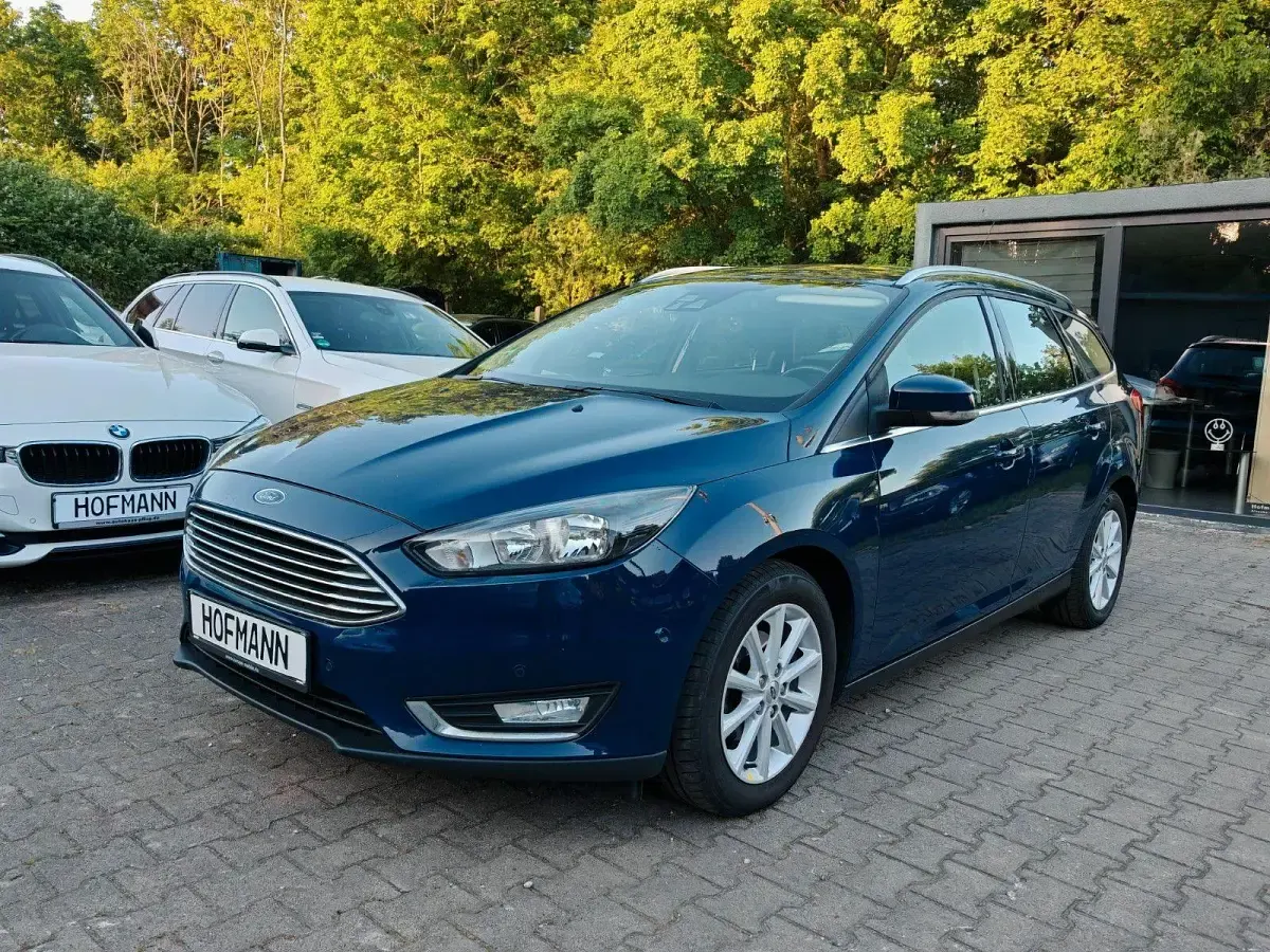 Gebraucht Ford Focus Titanium 120 PS (88 kW) 2015 Blau Kombi
