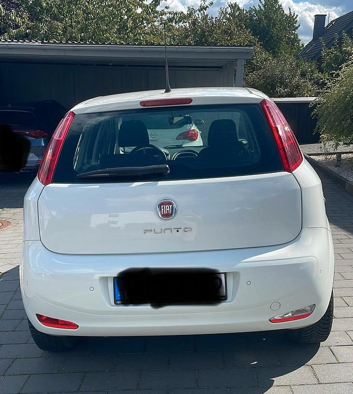 Gebraucht Fiat Punto 69 PS (50 kW) 2016 Weiß Kleinwagen