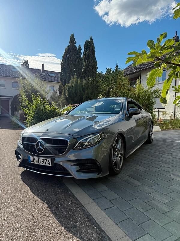 Gebraucht 2017 Mercedes E200 AMG line Coupé | 25.600 € (Etwas zu teuer) - Bild 1/4