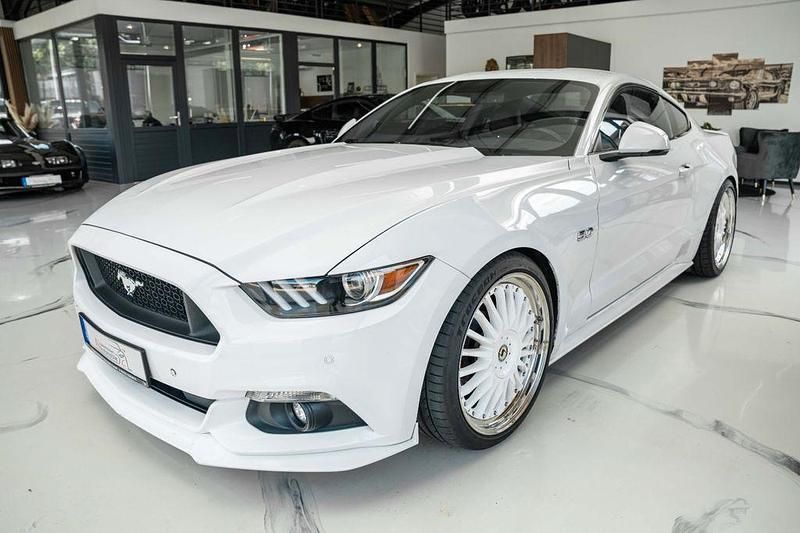 Liquidweiß Gebraucht 2016 Ford Mustang GT Coupé | 29.999 € (Fairer Preis) - Bild 1/4