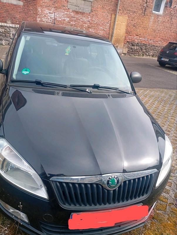 Schwarz Gebraucht 2012 Skoda Fabia Limousine | 2.700 € - Bild 1/4