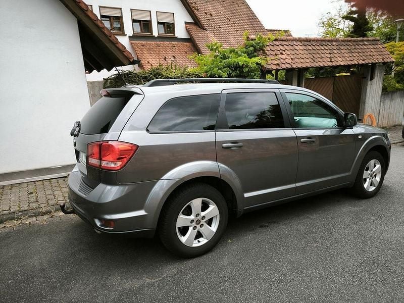 Grau Gebraucht 2012 Fiat Freemont SUV | 5.300 € (Guter Preis) - Bild 1/4