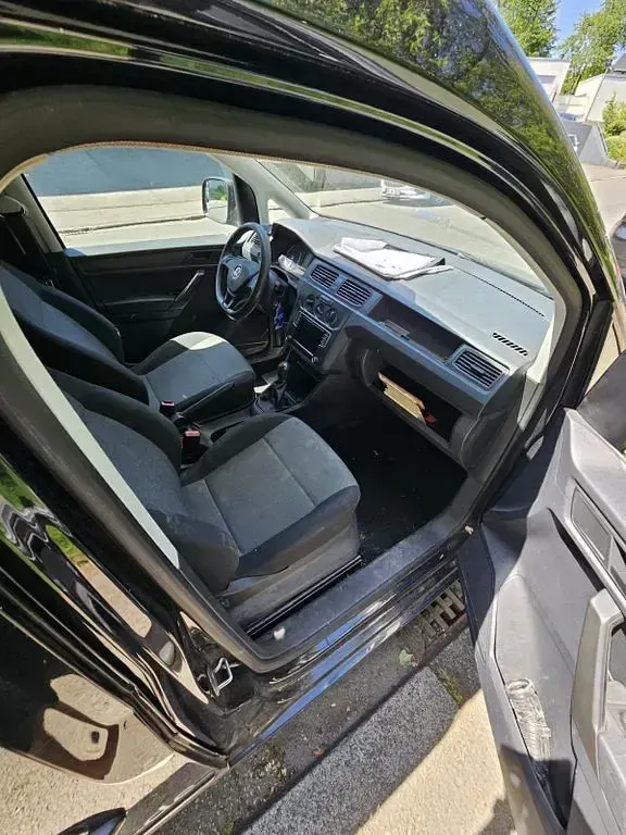 Gebraucht VW Caddy 102 PS (75 kW) 2016 Schwarz Van / Kleinbus
