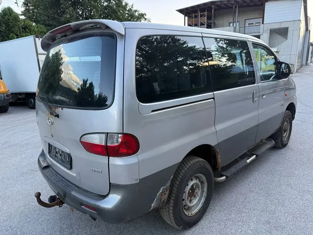 Gebraucht Hyundai H-1 136 PS (100 kW) 2004 Grau Van / Kleinbus