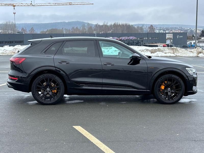 Gebraucht Audi e-tron Black Edition 230 kW (313 PS) 2022 Schwarz SUV