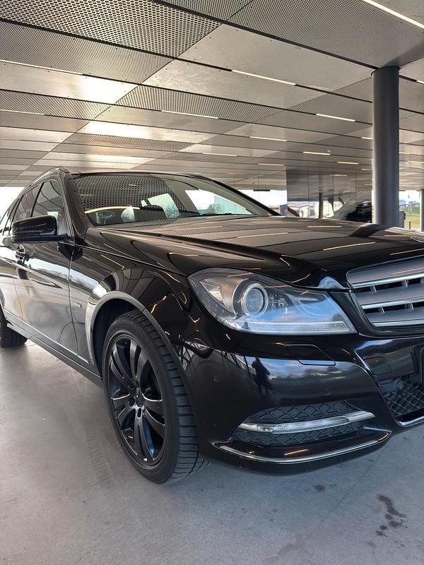 Gebraucht Mercedes C250 204 PS (150 kW) 2012 Schwarz Kombi