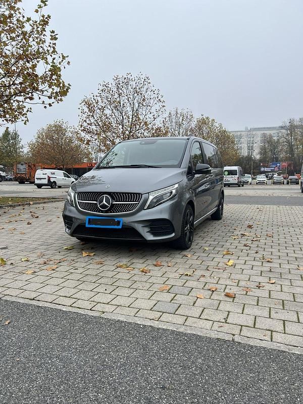 Grau Gebraucht 2020 Mercedes V300 Avantgarde Van / Kleinbus | 45.000 € (Superpreis) - Bild 1/4