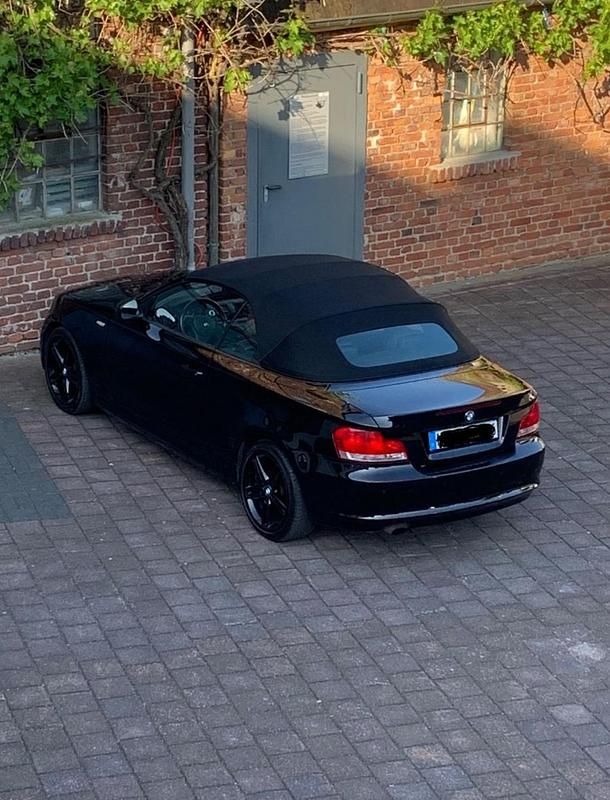 Schwarz Gebraucht 2011 BMW 118 Cabriolet Cabrio | 9.800 € (Fairer Preis) - Bild 1/4