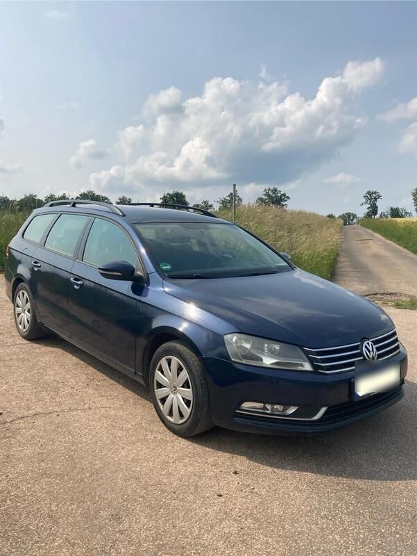 Blau Gebraucht 2011 VW Passat Kombi | 5.800 € (Guter Preis) - Bild 1/4