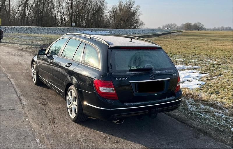 Gebraucht Mercedes C220 204 PS (150 kW) 2011 Schwarz Kombi