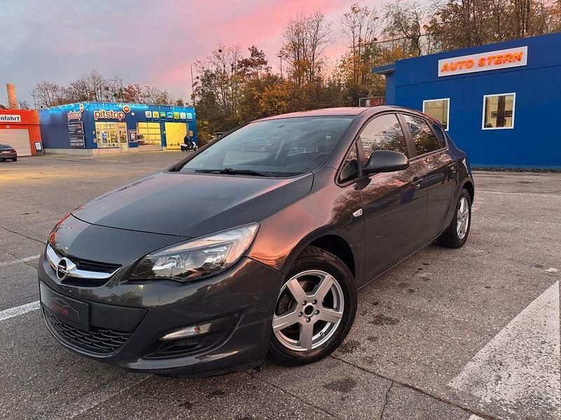 Grau Gebraucht 2015 Opel Astra Limousine | 5.900 € (Superpreis) - Bild 1/4