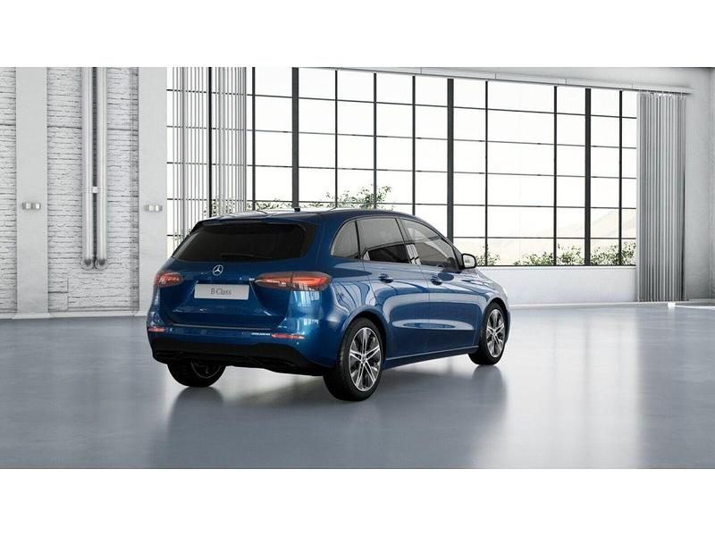 Gebraucht Mercedes B200 Progressive 163 PS (119 kW) 2024 Blau spektralblau Van / Kleinbus