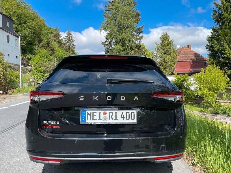 Gebraucht Skoda Superb LAURIN & KLEMENT 150 PS (110 kW) 2025 Ebony schwarz metallic Kombi
