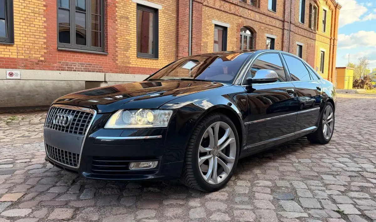 Second-hand Audi S8 Exclusive 450 CP (330 kW) 2008 Negru Berlinǎ