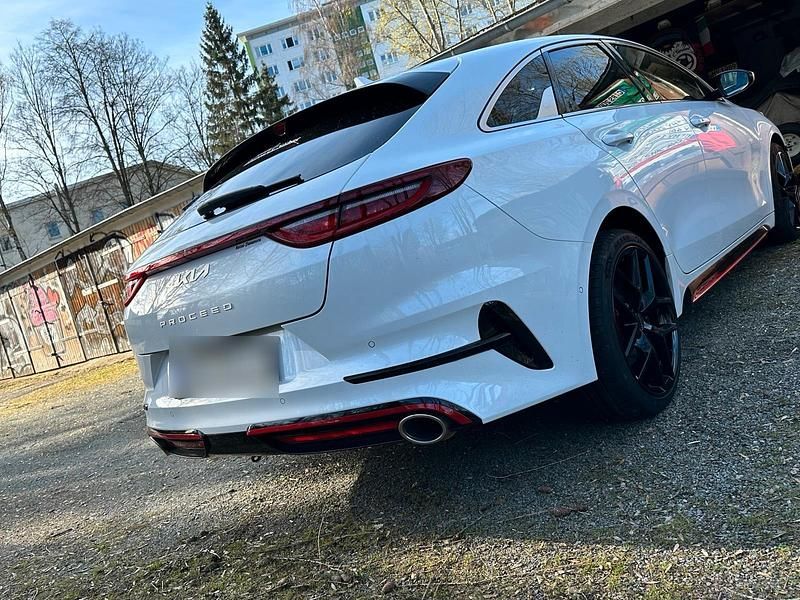 Gebraucht Kia ProCeed GT 204 PS (150 kW) 2024 Weiß Kombi